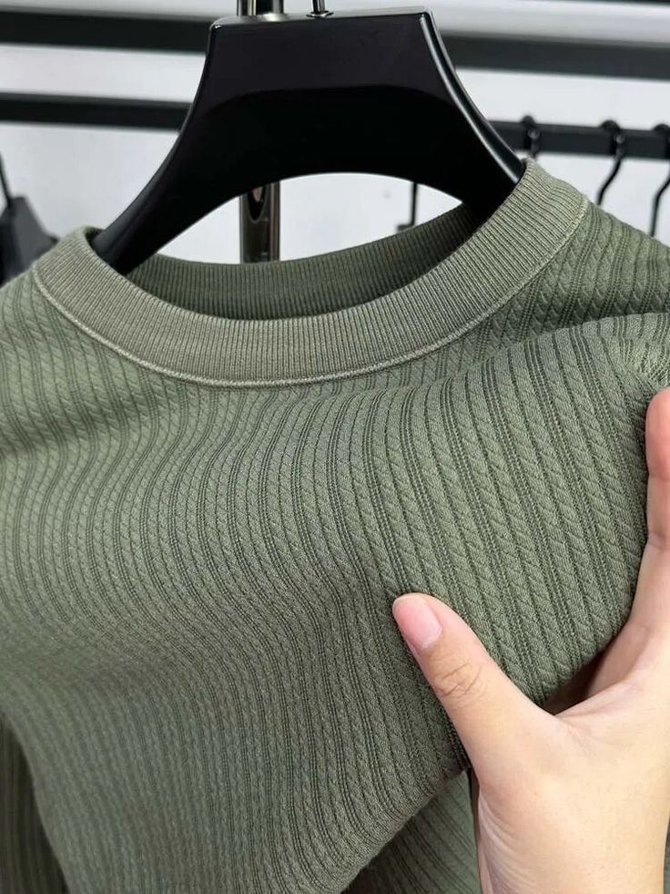 Refined Elegance: Men's Stylish and Fashionable Round Neck T-Shirts